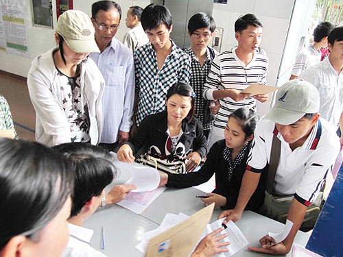 Giãn thu học phí và các khoản thu khác với học sinh, sinh viên thuộc diện vay vốn